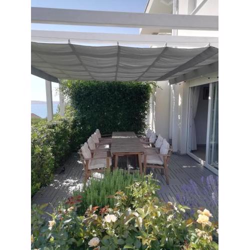 House Natali 70m from the beach - free EV top up