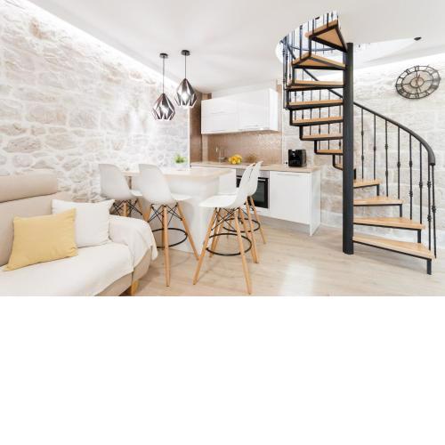 House RokaStone
