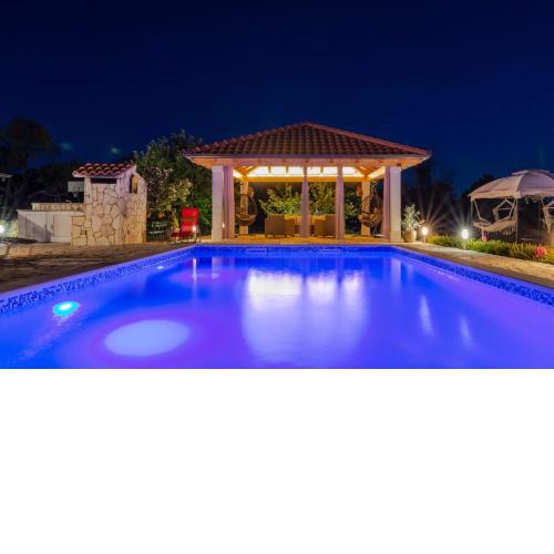 House vacation with pool,near Šibenik