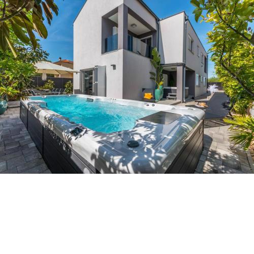 House with pool Ledenko