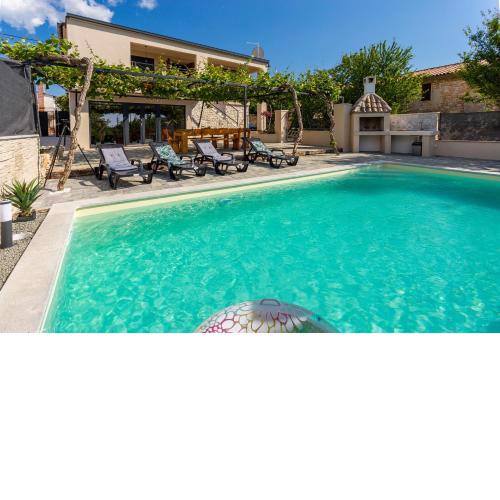 House with pool Poli Stare nuoni