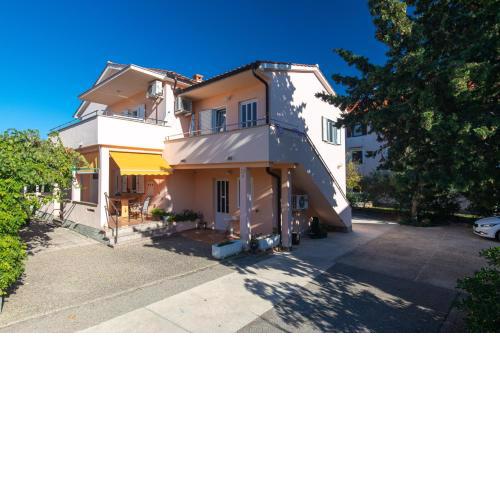 Inviting 2-Bed Apartment in Krk Apartman Sintic