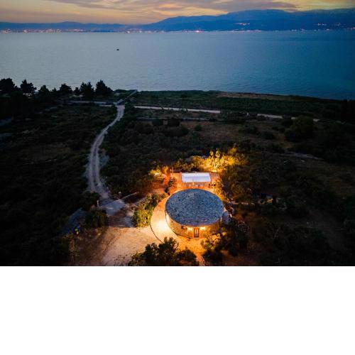 Island Getaway - Heritage House