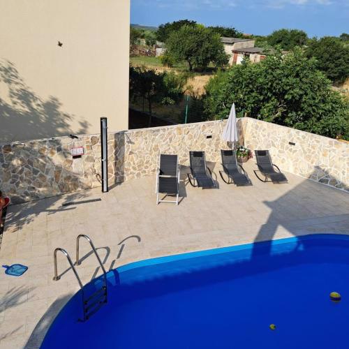 Iva apartman sa bazenom