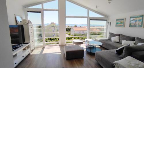 Iva's cosy apartment, sea view and free parking
