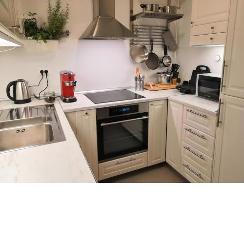 Izzy - 5 min walk from the main square