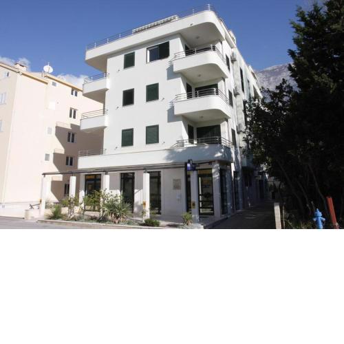 J&B - Beachside Studio Apartment