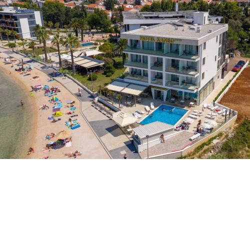 Kaneo beach hotel Novalja