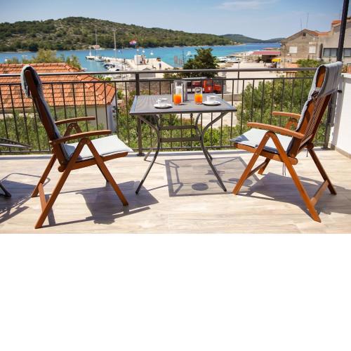 Kaprije apartmani Tina i Ena