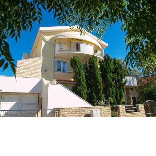 Kristi apartment complex near the sandy beach - by TA Leut Agency