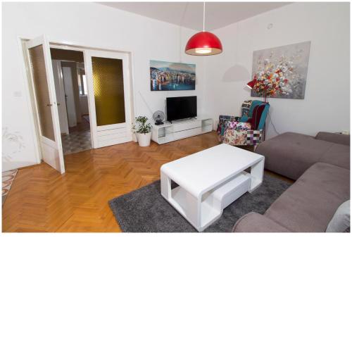 Large apartment between Split and Trogir