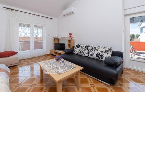 Lovely Apartment In Betiga With Wifi