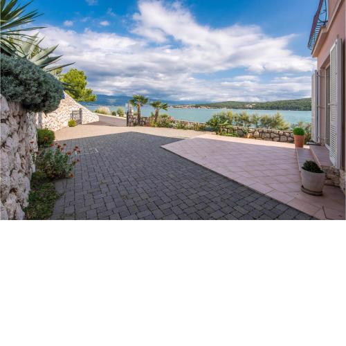 Lovely Apartment In Cizici With House Sea View