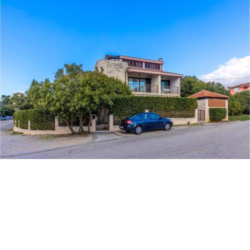 Lovely Apartment In Jadranovo With Wifi