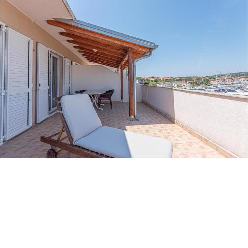 Lovely Apartment In Jezera Tisno