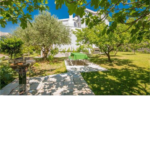 Lovely Apartment In Jurandvor With Kitchen