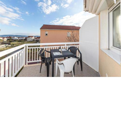 Lovely Apartment In Kastel Luksic With Wifi