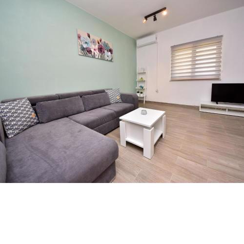 Lovely Apartment in Kru evo with Barbecue