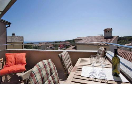 Lovely Apartment In Liznjan With House Sea View