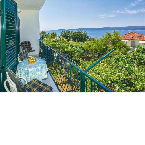 Lovely Apartment In Lokva Rogoznica With Kitchen