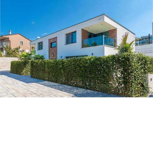 Lovely Apartment In Malinska With Wifi