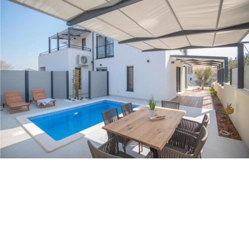 Lovely Apartment In Murter With Wifi