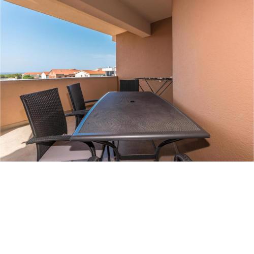 Lovely Apartment In Pakostane With Kitchen