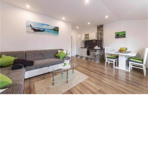 Lovely Apartment In Pavicini With Wifi