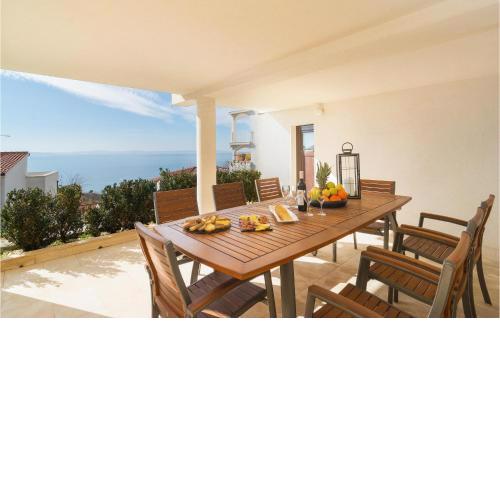 Lovely Apartment In Podstrana With Wifi