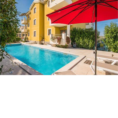 Lovely Apartment In Salatici With Kitchen