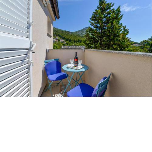 Lovely Apartment In Starigrad Paklenica With Wifi