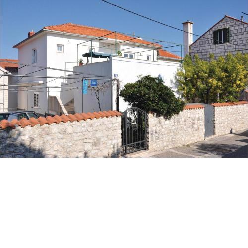 Lovely Apartment In Supetar With Wifi