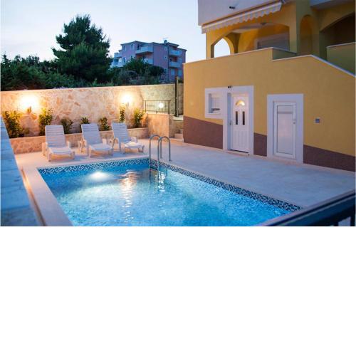 Lovely Apartment In Zecevo Rogoznicko