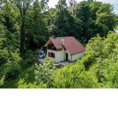 Lovely holiday house with big private garden