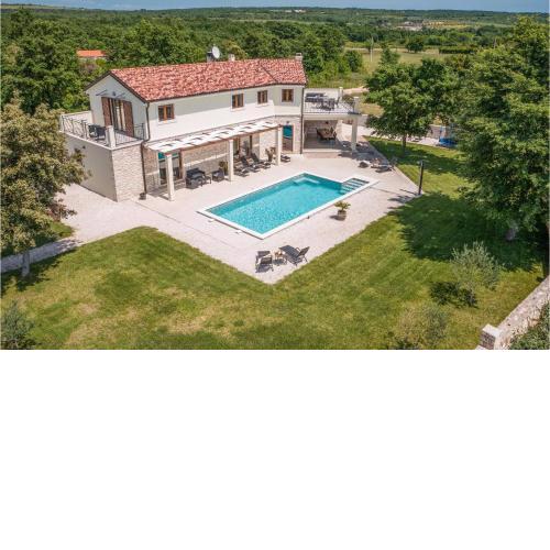 Lovely Home In Bale With Kitchen