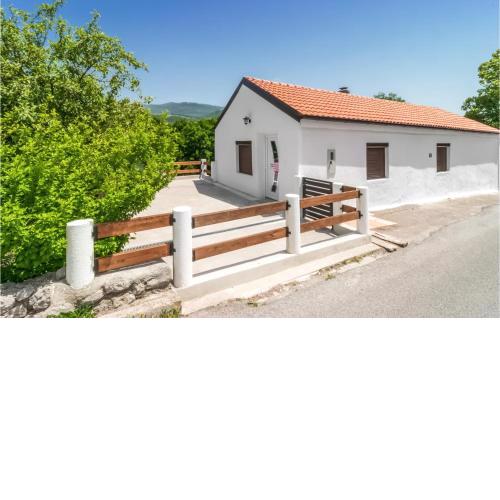 Lovely Home In Bater With House A Panoramic View