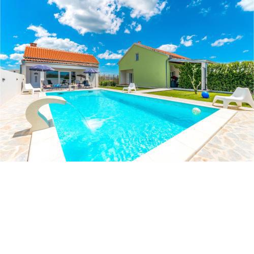 Lovely Home In Benkovac