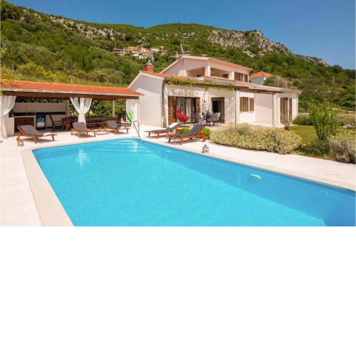 Lovely Home In Blato Na Cetini With Kitchen