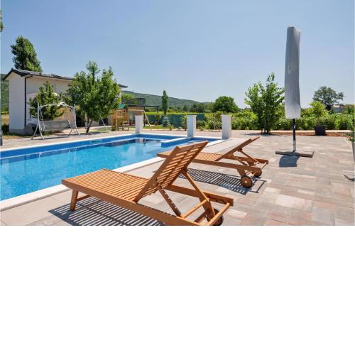 Lovely Home In Donji Prolozac With Wifi