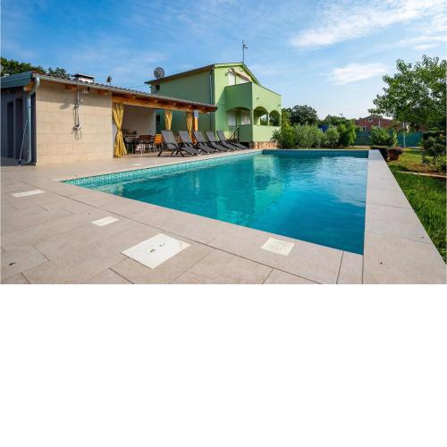 Lovely Home In Fazana With Kitchen