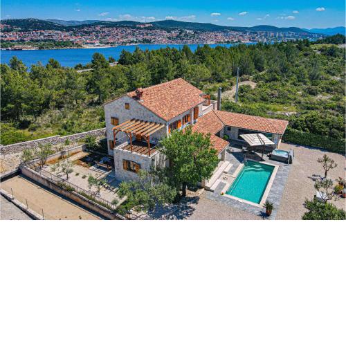 Lovely Home In Jadrija With Wifi