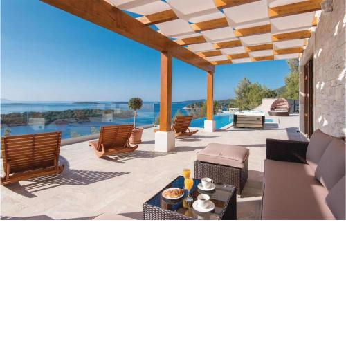 Lovely Home In Karbuni With Jacuzzi