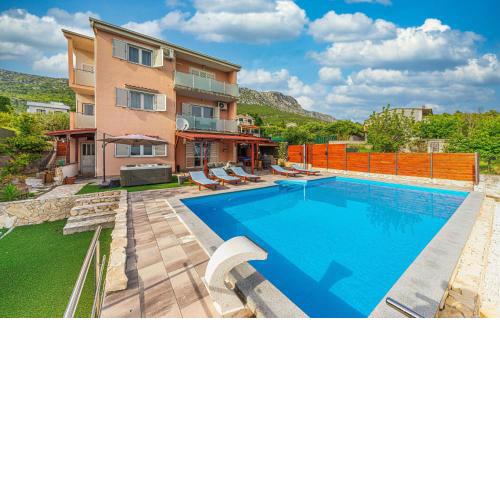 Lovely Home In Kastel Kambelovac With Sauna