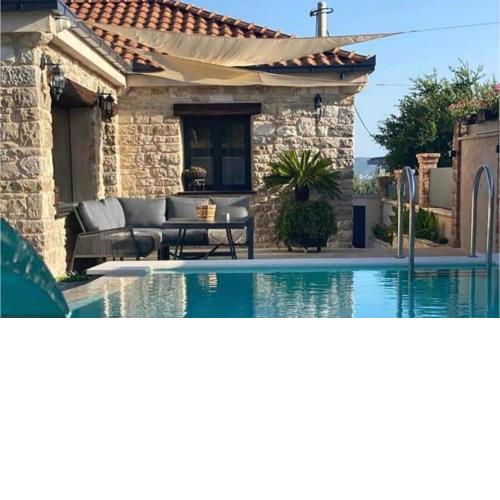 Lovely Home In Kastel Stari With Sauna