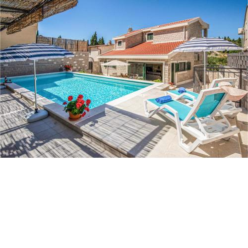 Lovely Home In Klek With House A Panoramic View