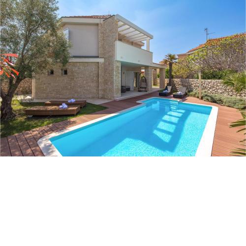 Lovely Home In Kolanjski Gajac With Wifi