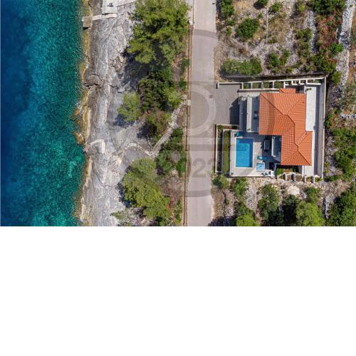 Lovely Home In Prigradica With Jacuzzi