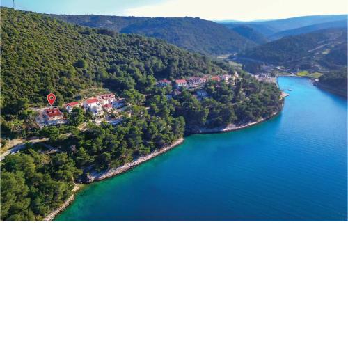 Lovely Home In Pucisca With Jacuzzi
