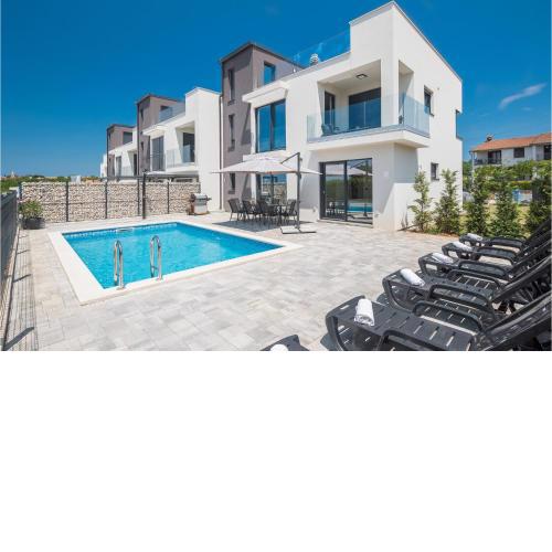Lovely Home In Radmani With Outdoor Swimming Pool