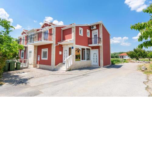 Lovely Home In Trilj With Heated Swimming Pool